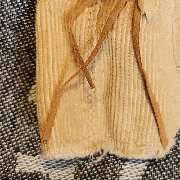 Bratz 2003 Style It Cloe Tan Corduroy Skirt w Flower *damaged* - Picture 3 of 6